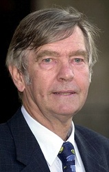  Tom Courtenay 