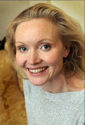  Essie Davis