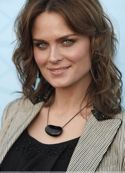  Emily Deschanel