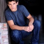 Taylor Lautner s'envole!