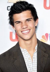 Taylor Lautner, pris dans sa toile?
