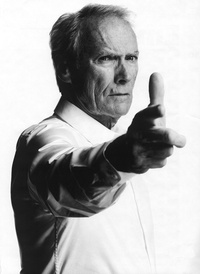 Clint Eastwood prend les pleins pouvoirs