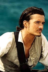Orlando Bloom regarde le navire prendre le large...