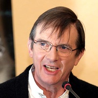 Mike Newell et l'espionnage...