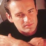 Julian McMahon fait respecter l'ordre !