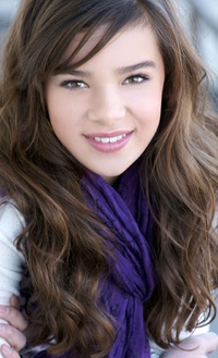Hailee Steinfield jouera une cow-girl. 