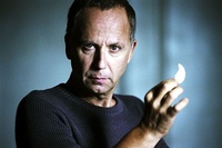 Fabrice Luchini, entouré de femmes au sixième étage.