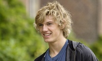 Alex Pettyfer est un alien.