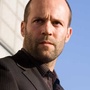 Clive Owen & Jason Statham font du ménage chez les bidasses