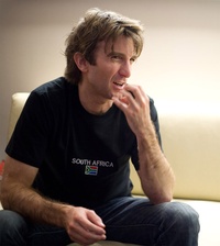 Spoon, premier film de Sharlto Copley