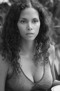 Halle Berry au parfum