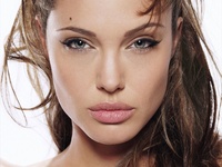 Angelina Jolie dans le prochain Tim Burton ?