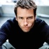 Maggie Grace et Guy Pearce dans un film de Luc Besson
