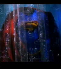 Smallville dévoile le costume du héros