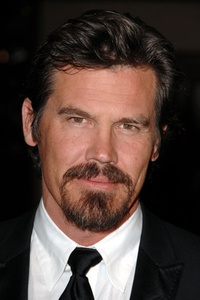 Josh Brolin et Tim Burton pour une adaptation de Quasimodo ?