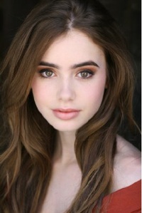 Lily Collins, belle-fille de Julia Roberts ! 