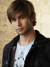 Liaison compliquée pour Chace Crawford et Katie Holmes