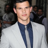 Taylor Lautner adepte du parkour dans Tracers
