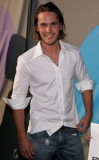 Need for Speed : Taylor Kitsch au volant ?!