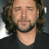 Russell Crowe passe derrière la caméra
