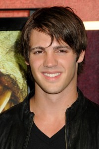 Steven McQueen serait Nightwing dans la série Arrow.