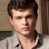 Alden Ehrenreich remplace Harrison Ford et joue le jeune Han Solo dans le Spinoff de Star Wars !